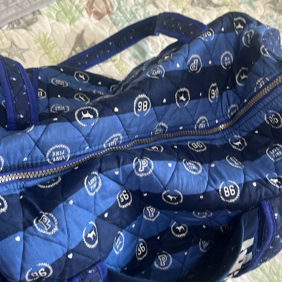 Victoria’s Secret travel bag - Picture 5 of 8